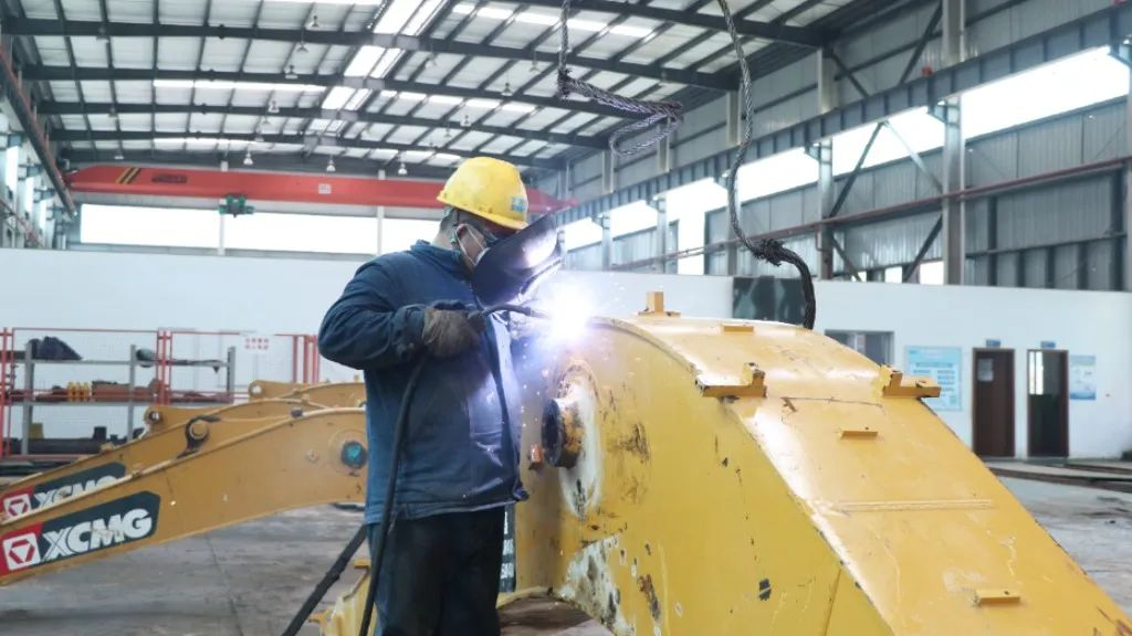 不負(fù)當(dāng)“夏”——致敬每一份高溫下的堅(jiān)守