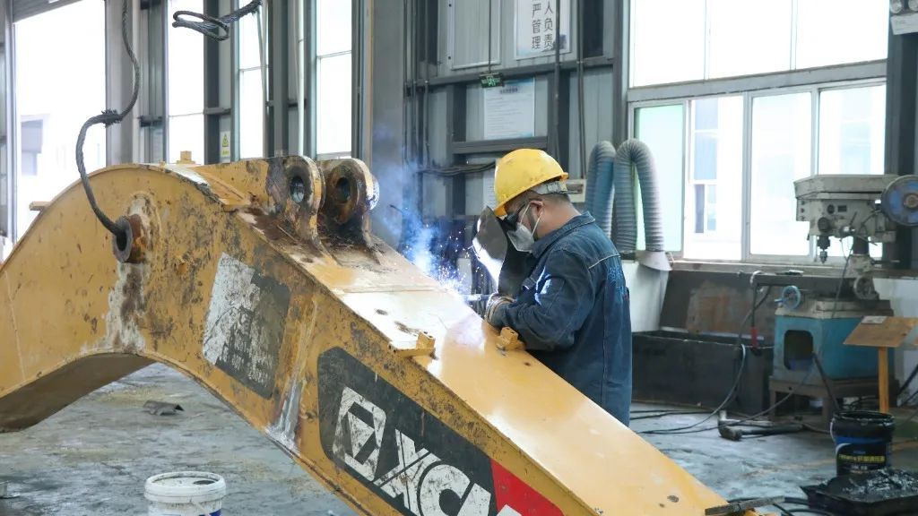 不負(fù)當(dāng)“夏”——致敬每一份高溫下的堅(jiān)守