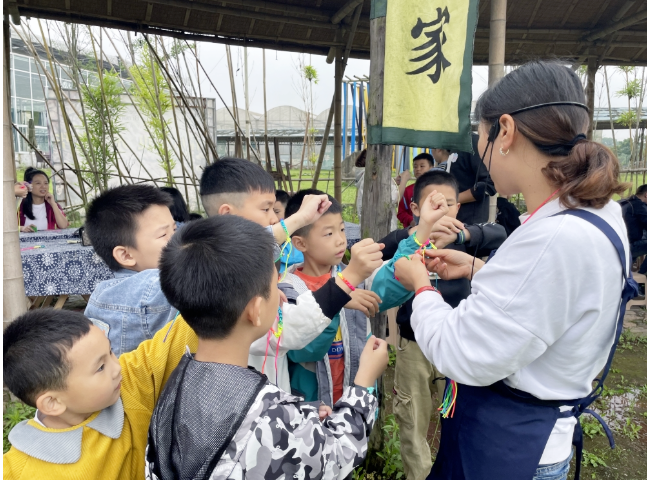 品味經(jīng)典 筑夢童年 爭做新時(shí)代好少年