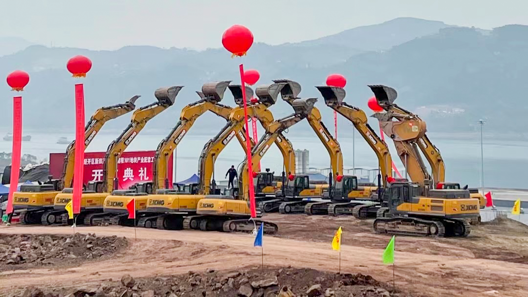 通江達(dá)海！徐工挖機(jī)助力萬州現(xiàn)代物流樞紐港建設(shè)