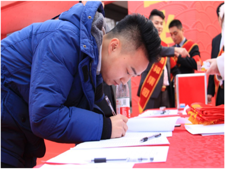 走進(jìn)新時代、肩負(fù)新使命、踏上新時代 智邦集團(tuán)2017年度工作會議暨 2018年新春團(tuán)拜宴大會報道